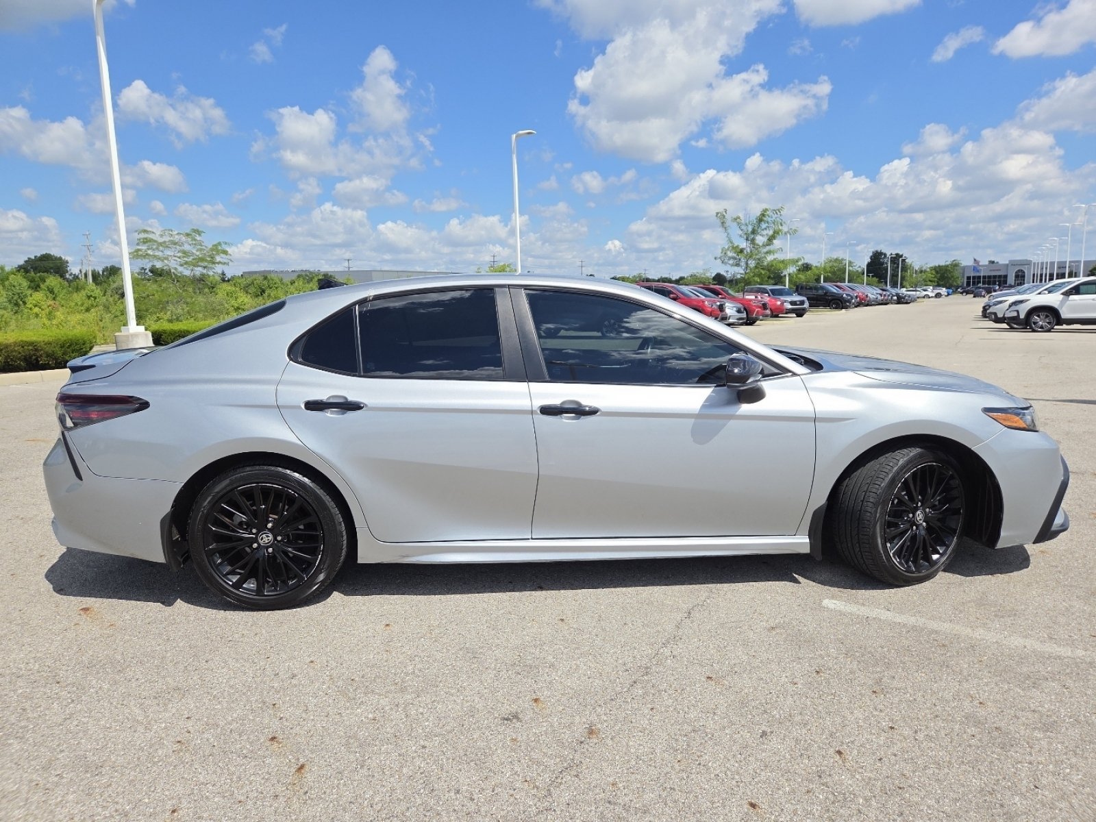 Used 2021 Toyota Camry SE FWD image 19