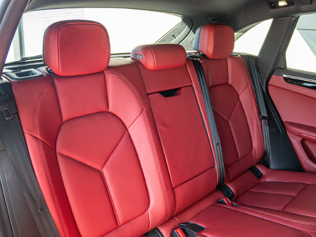 Certified 2023 Porsche Macan AWD/4WD image 23