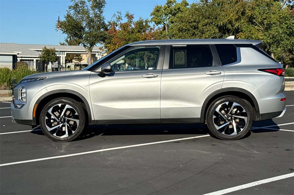Used 2024 Mitsubishi Outlander FWD image 12
