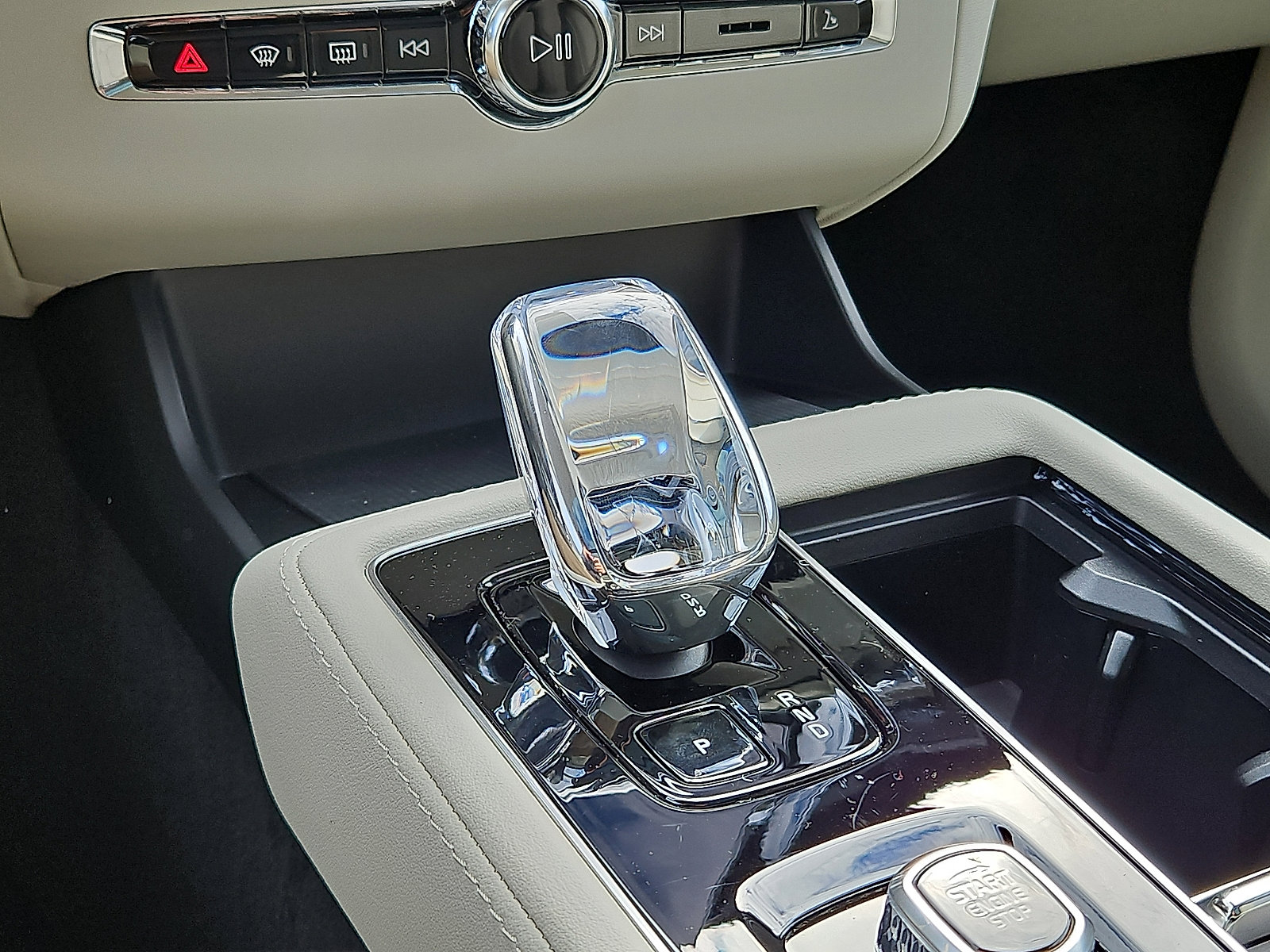 New 2026 Volvo XC90 B6 Ultra w/ Lounge Package image 13