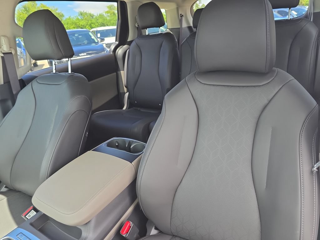 New 2027 Kia Carnival FWD image 21