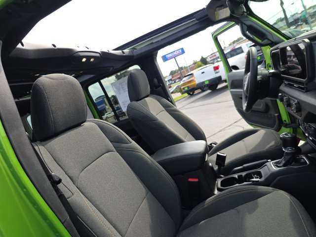 Used 2025 Jeep Wrangler Unlimited Sport AWD/4WD image 38