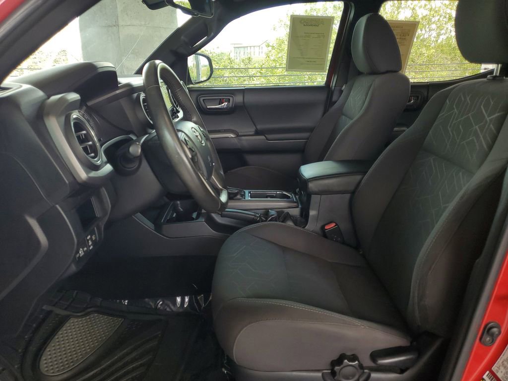 Used 2018 Toyota Tacoma TRD Off-Road AWD/4WD image 17