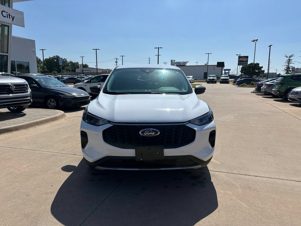Used 2023 Ford Escape Active w/ Tech Pack #1 FWD image 2