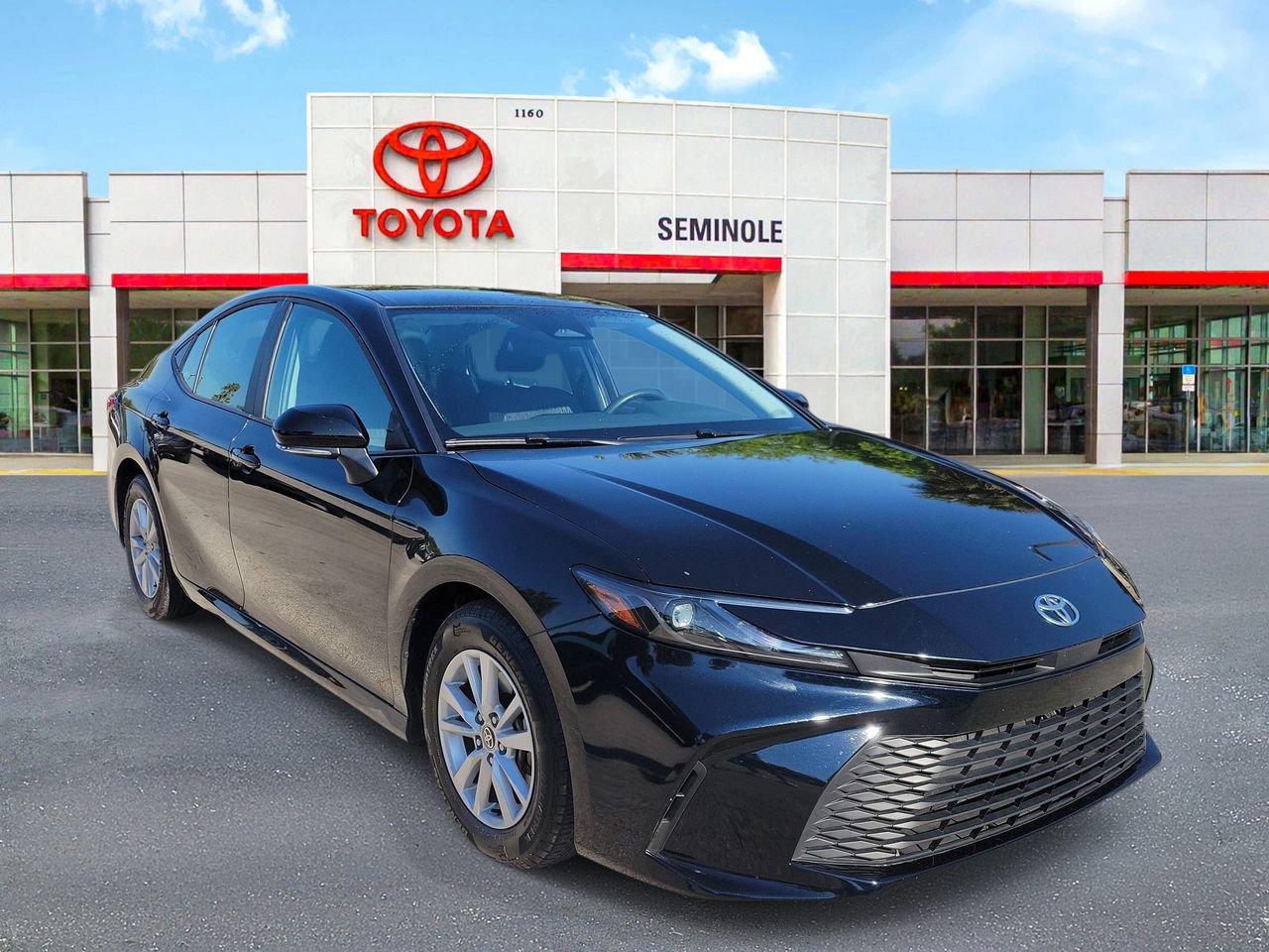Used 2025 Toyota Camry LE image 2