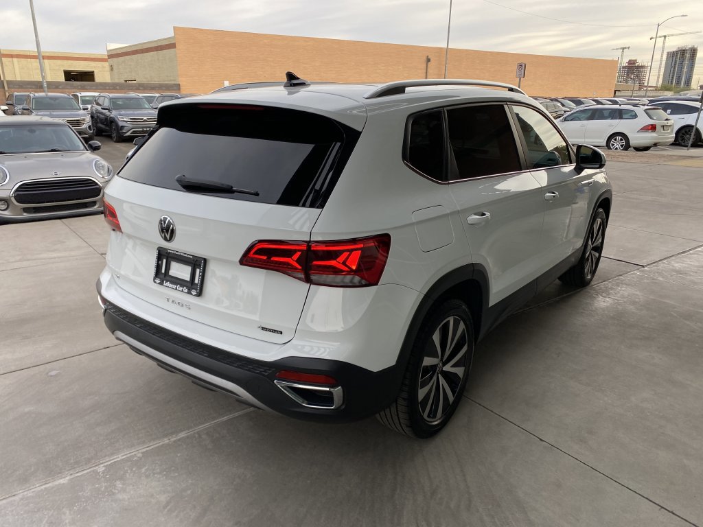 Used 2022 Volkswagen Taos SE w/ Panoramic Sunroof Package image 5