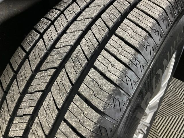 Used 2018 Cadillac XT5 Luxury w/ Driver Awareness Package image 34