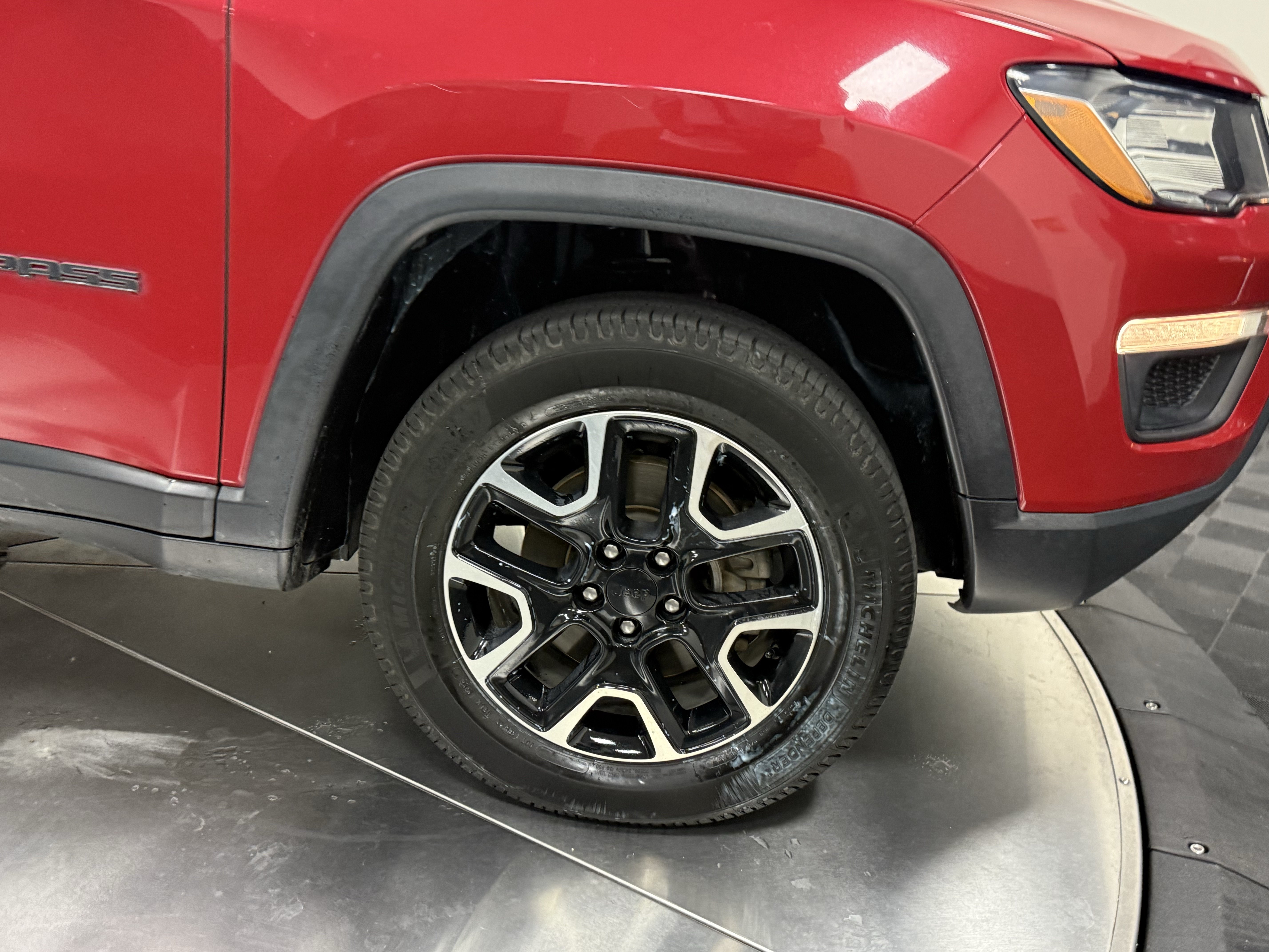 Used 2019 Jeep Compass Trailhawk AWD/4WD image 9