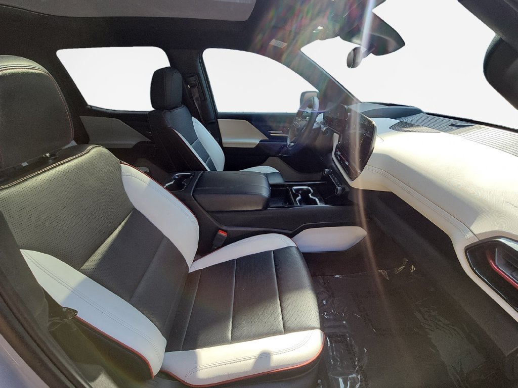 Certified 2025 Chevrolet Silverado EV RST AWD/4WD image 28