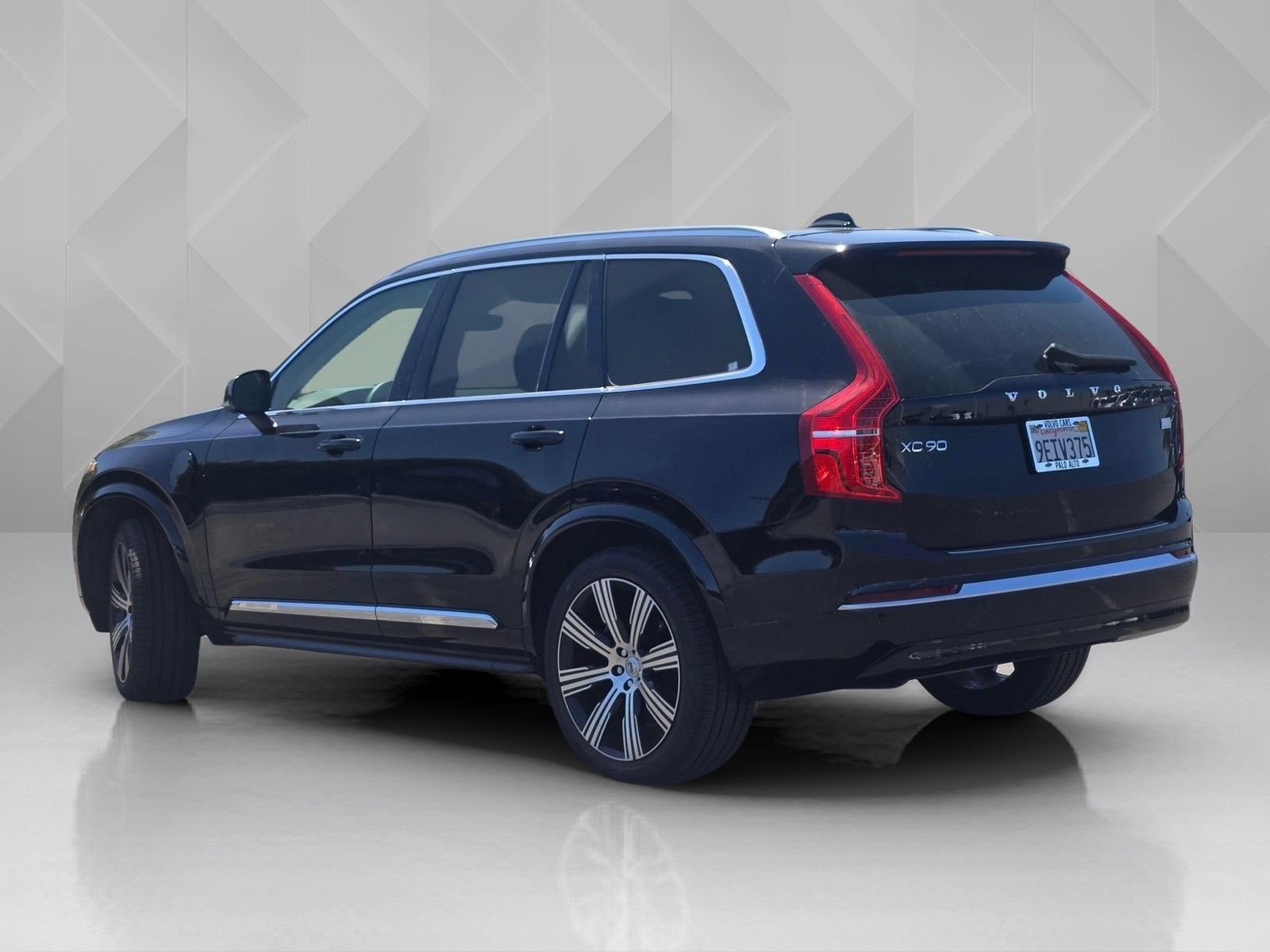 Certified 2023 Volvo XC90 T8 Ultimate w/ Protection Package Premier AWD/4WD image 6