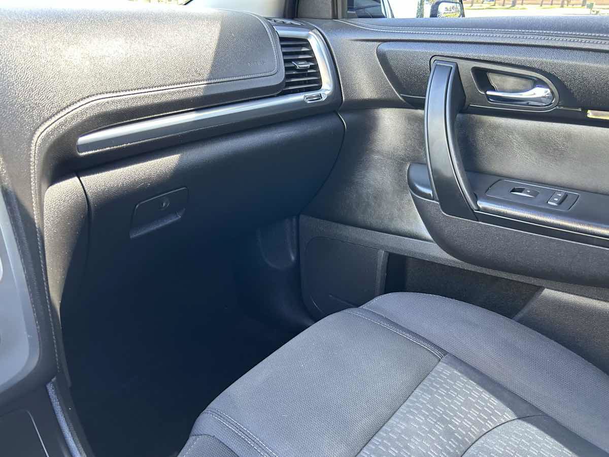 Used 2014 GMC Acadia SLE FWD image 19