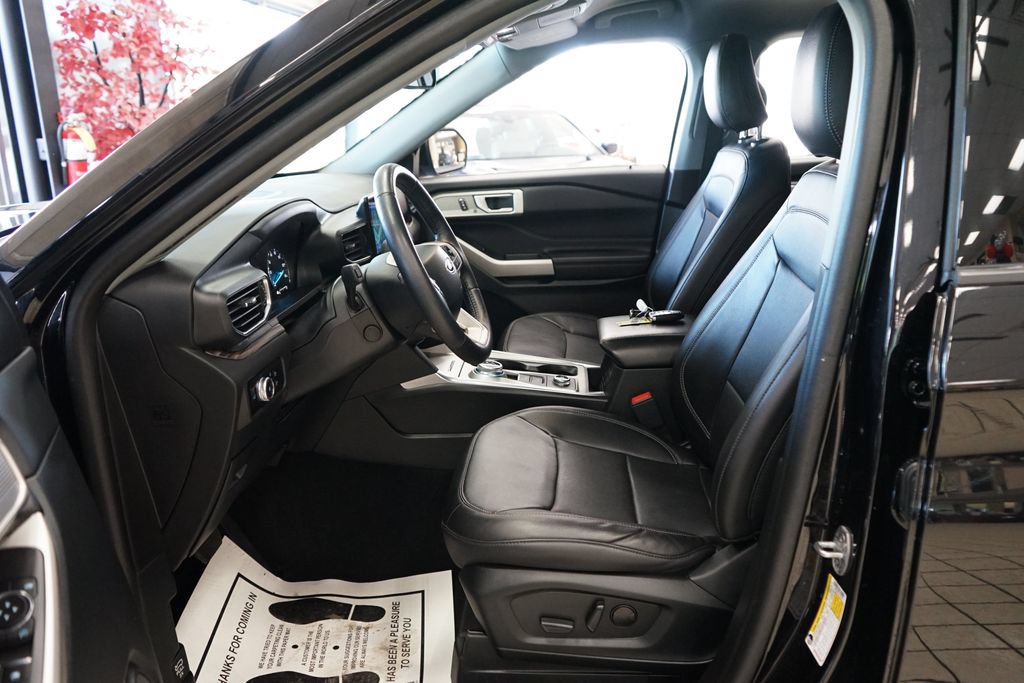 Used 2023 Ford Explorer Limited w/ Equipment Group 301A AWD/4WD image 28
