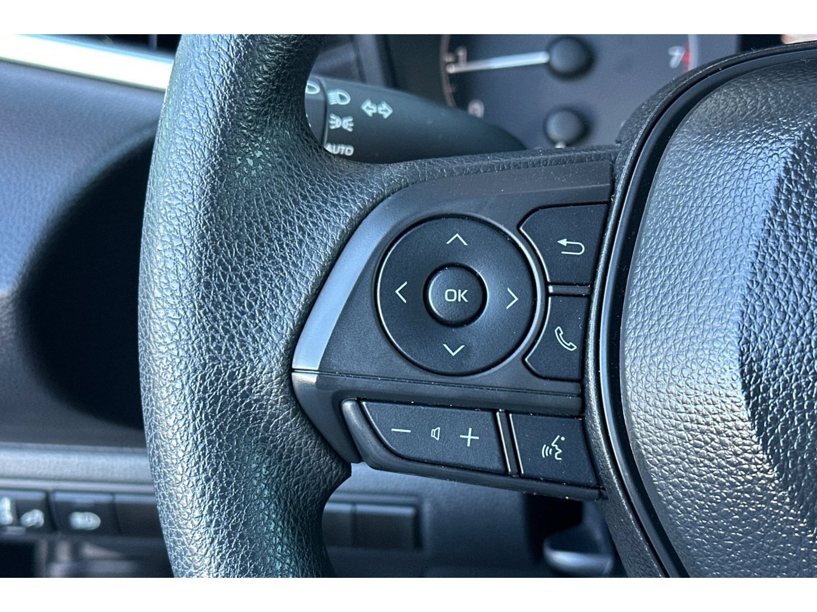 Used 2025 Toyota Corolla LE FWD image 24