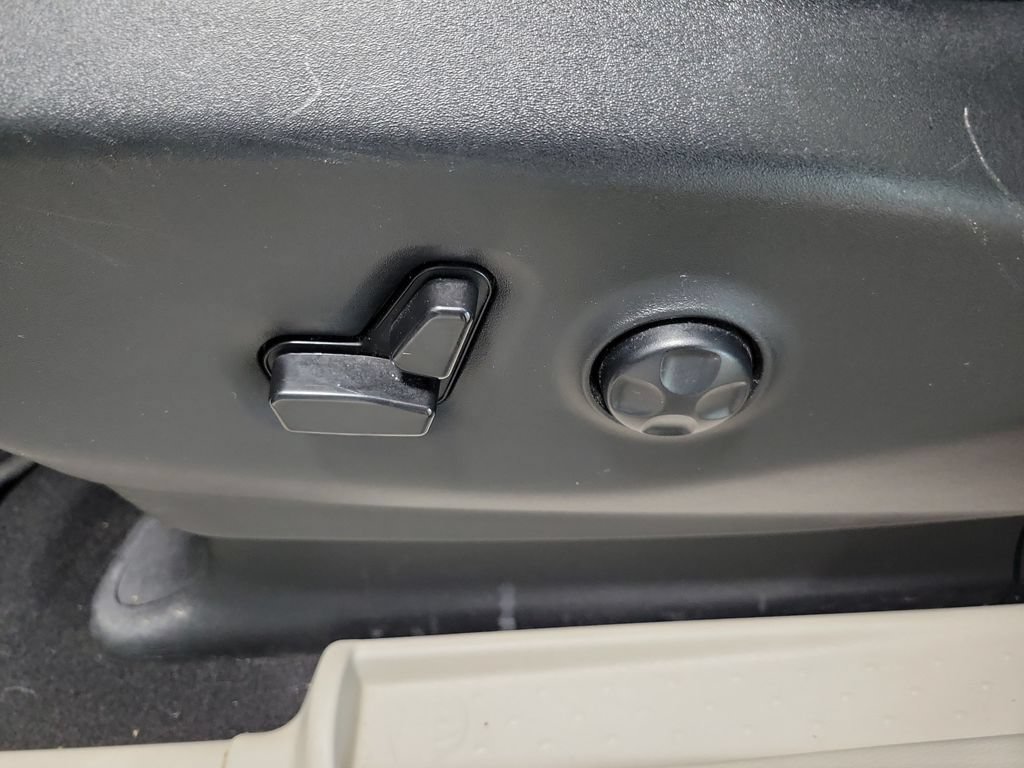 Used 2023 Chrysler Voyager LX FWD image 35