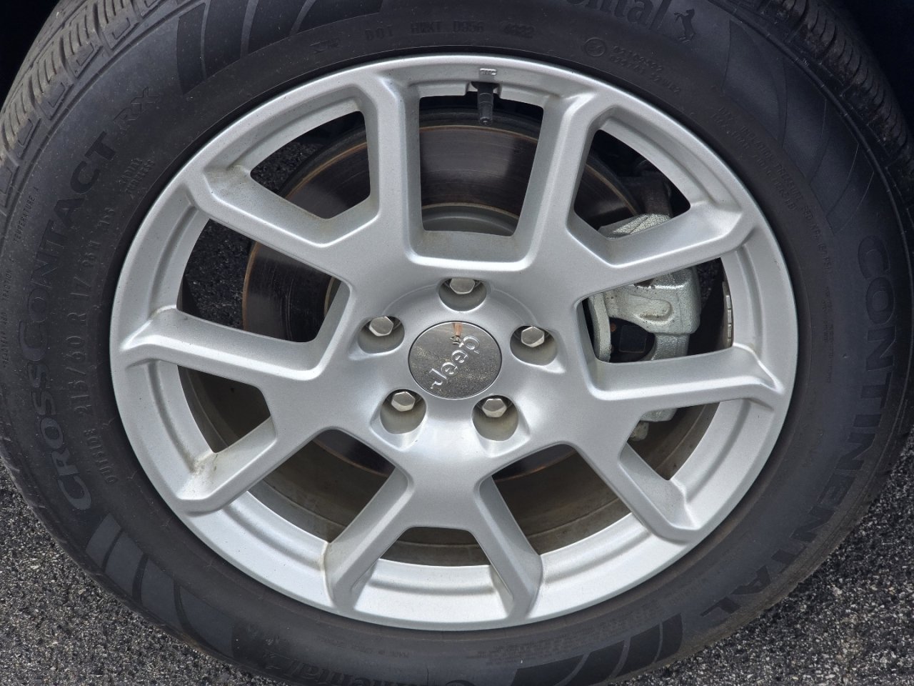 Used 2023 Jeep Renegade Latitude w/ Premium Group AWD/4WD image 9