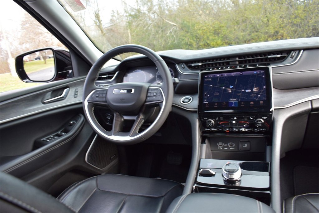 Used 2023 Jeep Grand Cherokee Limited w/ Black Appearance Package image 31