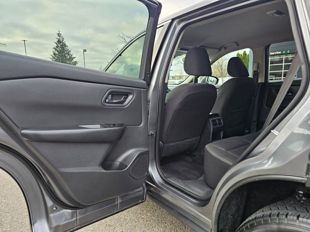 Used 2024 Nissan Rogue S image 12