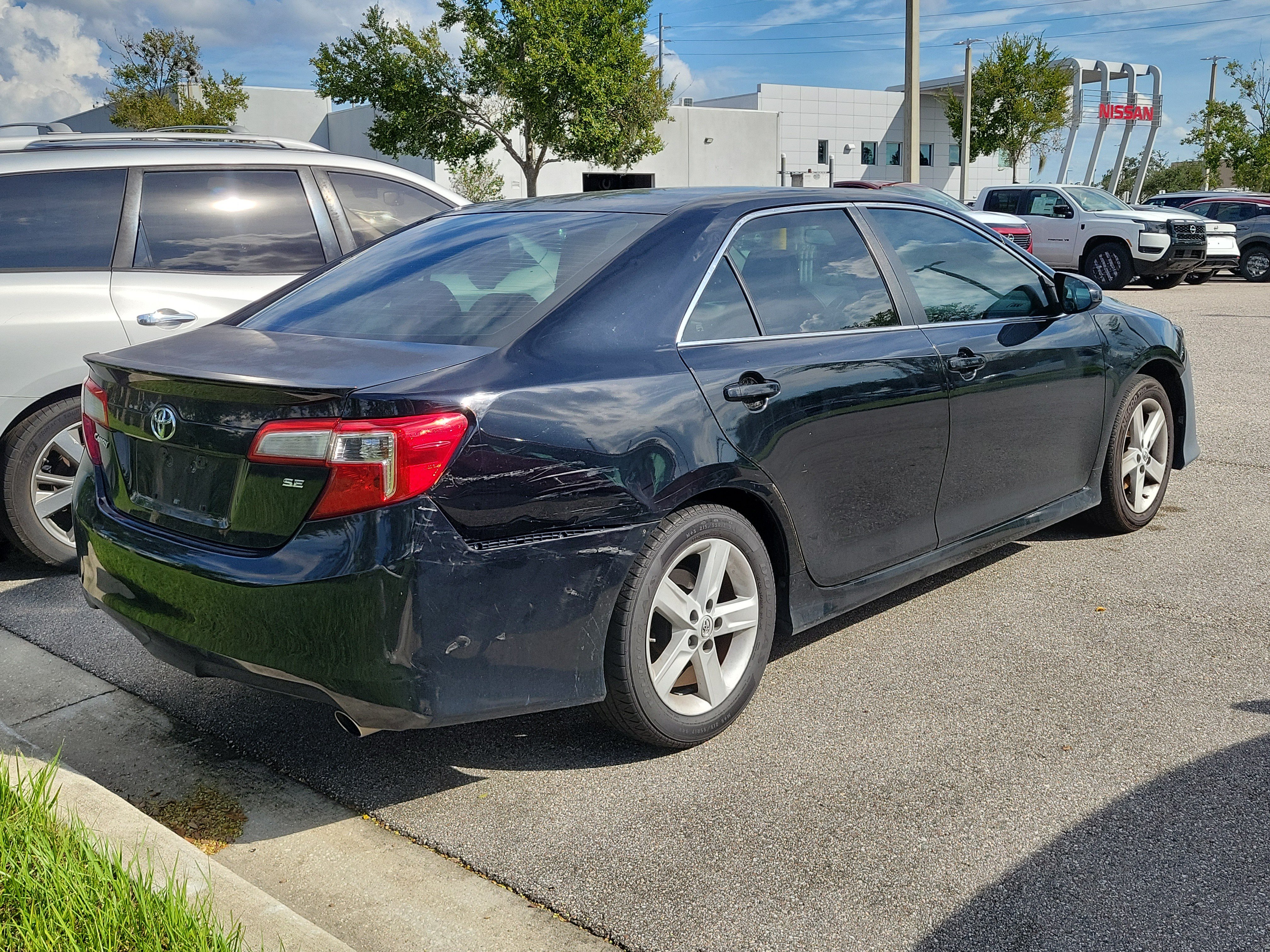 Used 2014 Toyota Camry SE FWD image 3