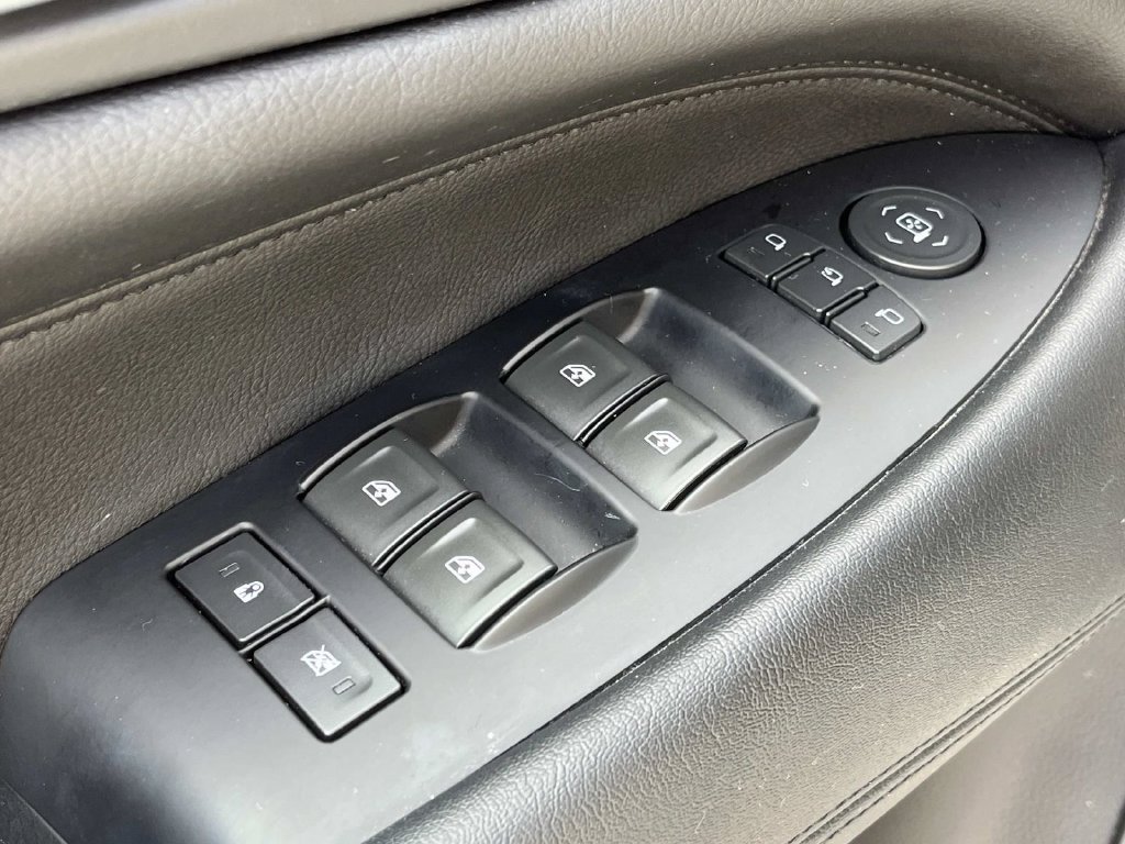 Used 2018 Cadillac Escalade ESV Premium Luxury AWD/4WD image 30