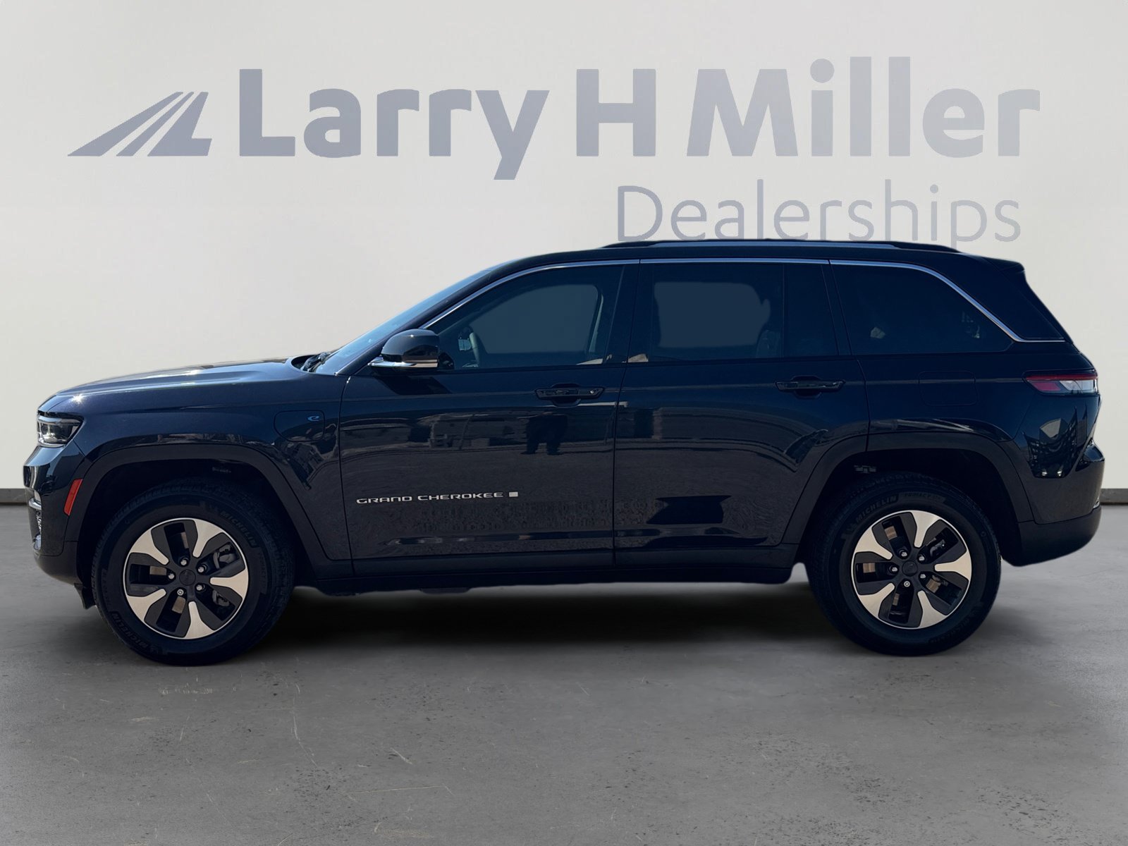 Used 2022 Jeep Grand Cherokee Limited 4xe AWD/4WD image 2