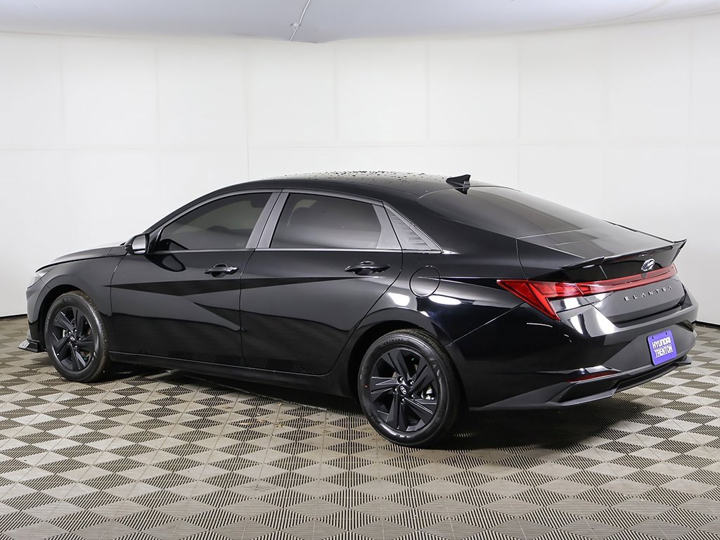 Used 2023 Hyundai Elantra Blue image 8