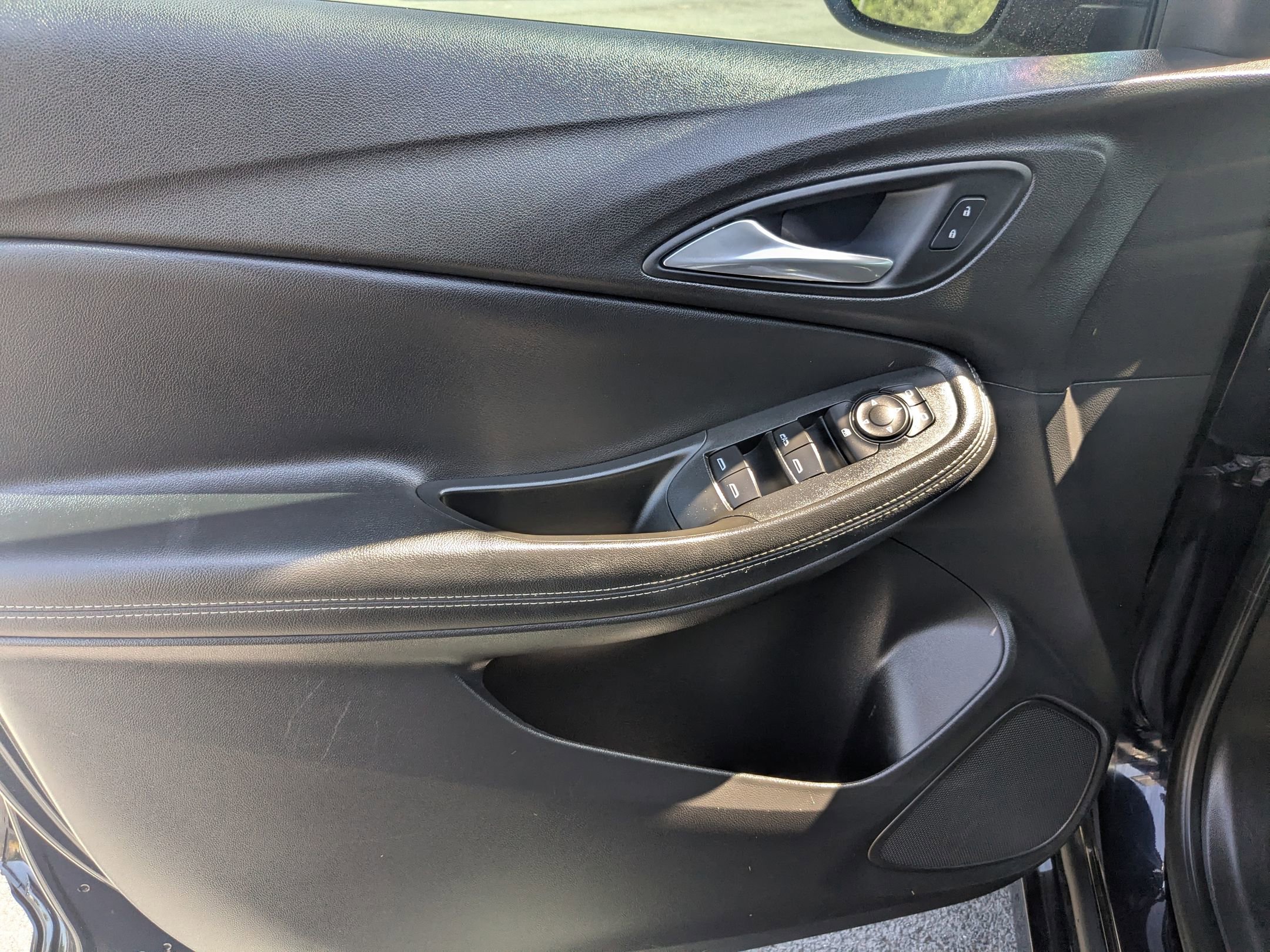 Used 2021 Buick Encore GX Preferred w/ Sport Touring Package FWD image 11