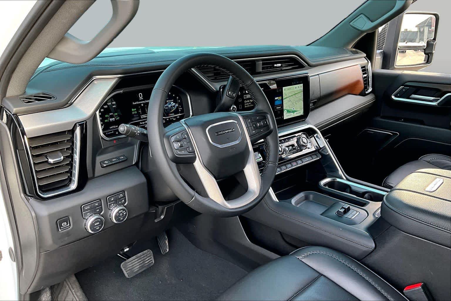 Used 2025 GMC Sierra 3500 Denali w/ Denali Reserve Package AWD/4WD image 18