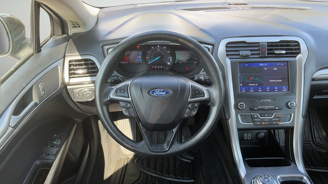 Used 2020 Ford Fusion SE FWD image 11