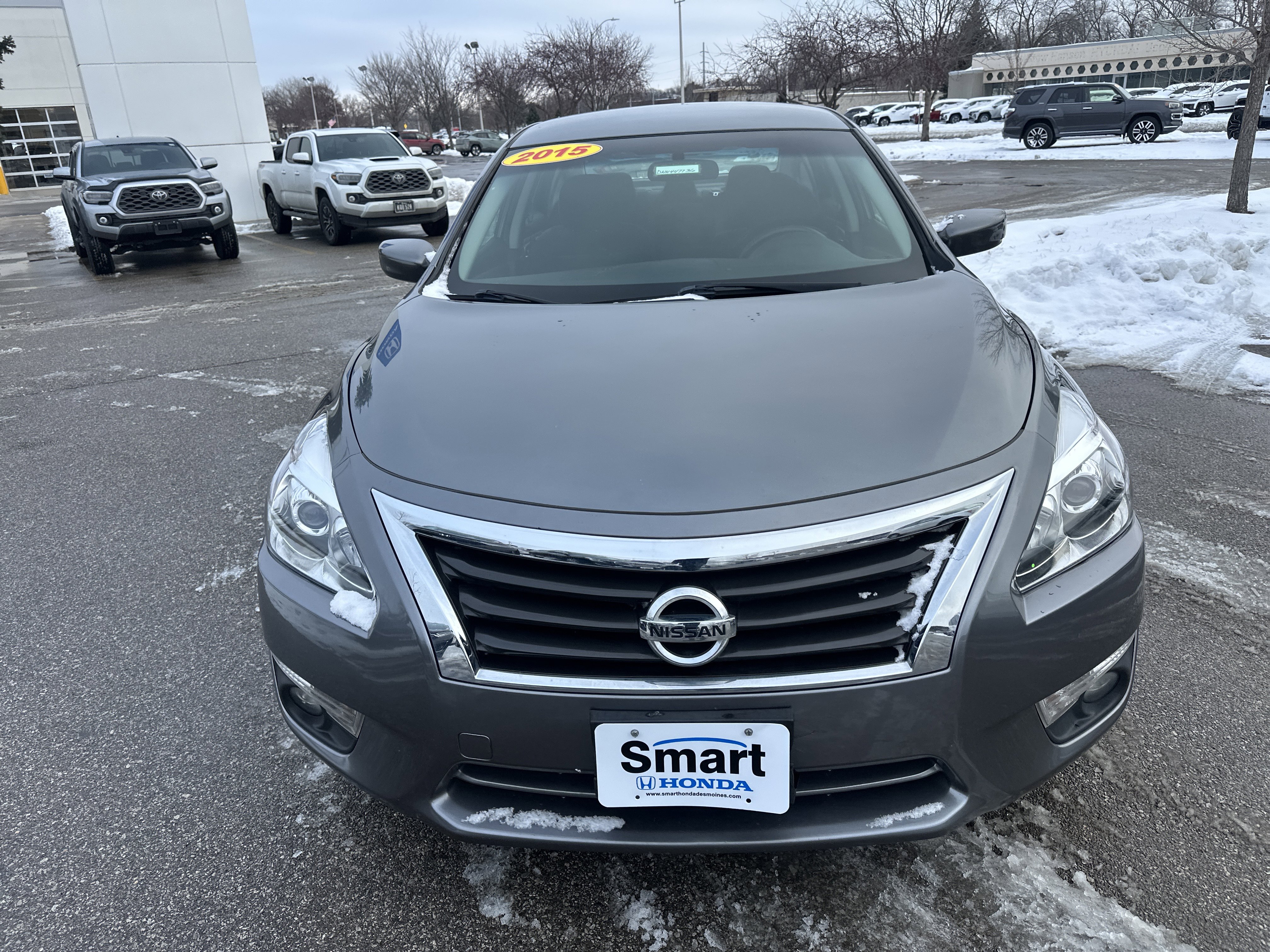 Used 2015 Nissan Altima 2.5 SV image 2