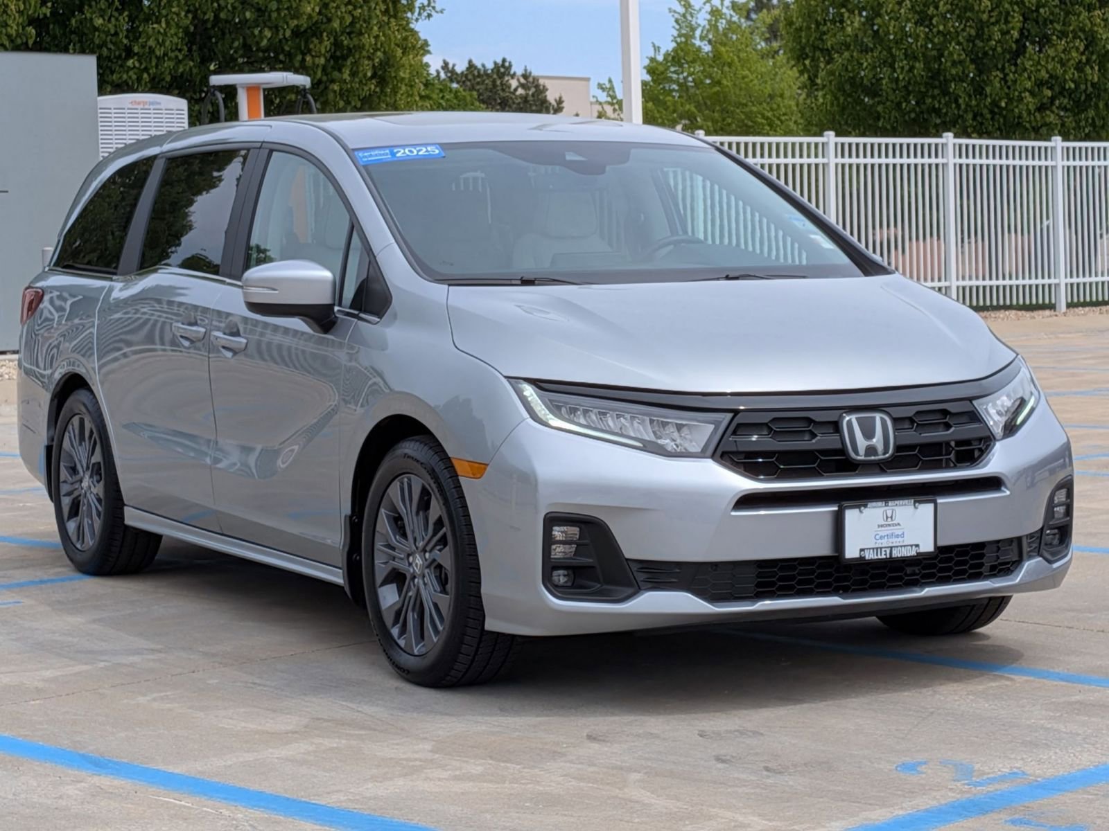 Certified 2025 Honda Odyssey Touring image 4