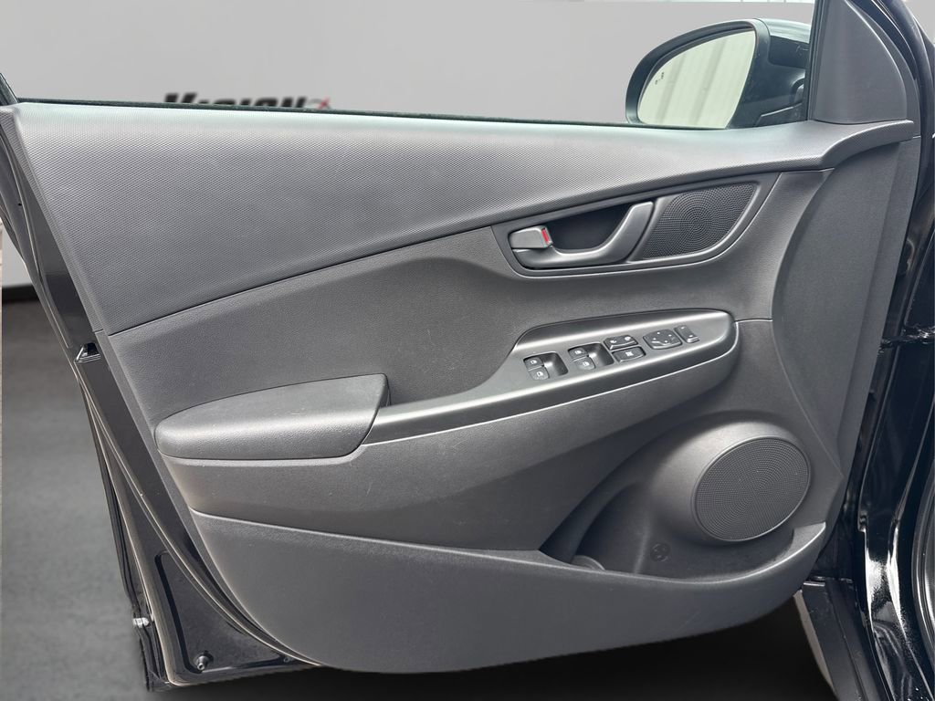 Used 2023 Hyundai Kona SEL image 21