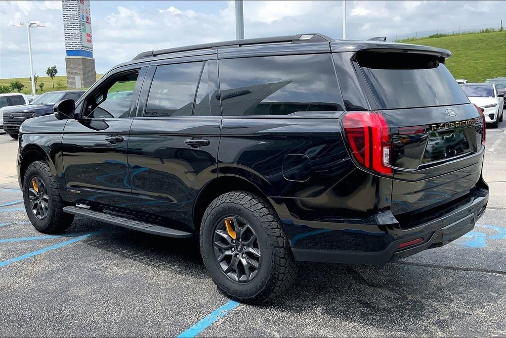 Used 2025 Ford Expedition Tremor AWD/4WD image 2