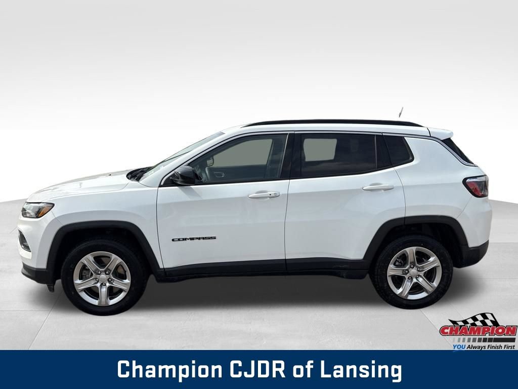 Used 2024 Jeep Compass Latitude AWD/4WD image 4