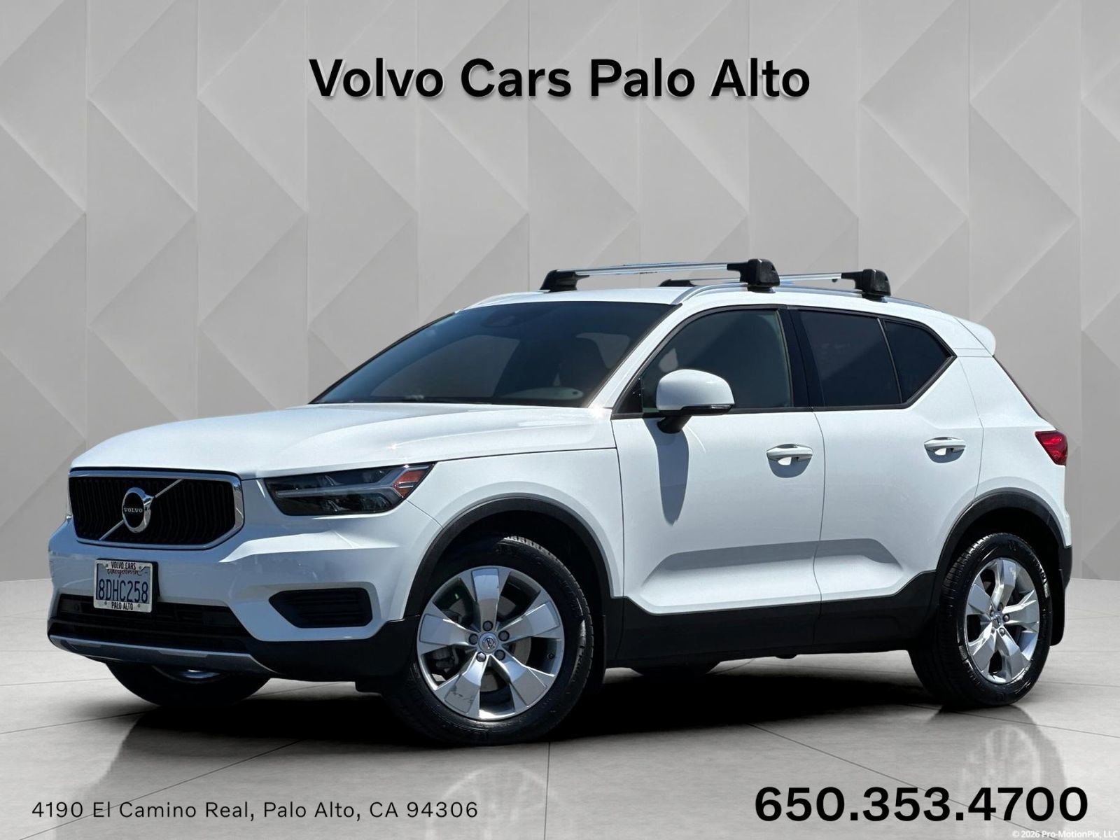 Used 2019 Volvo XC40 T5 Momentum AWD/4WD image 1