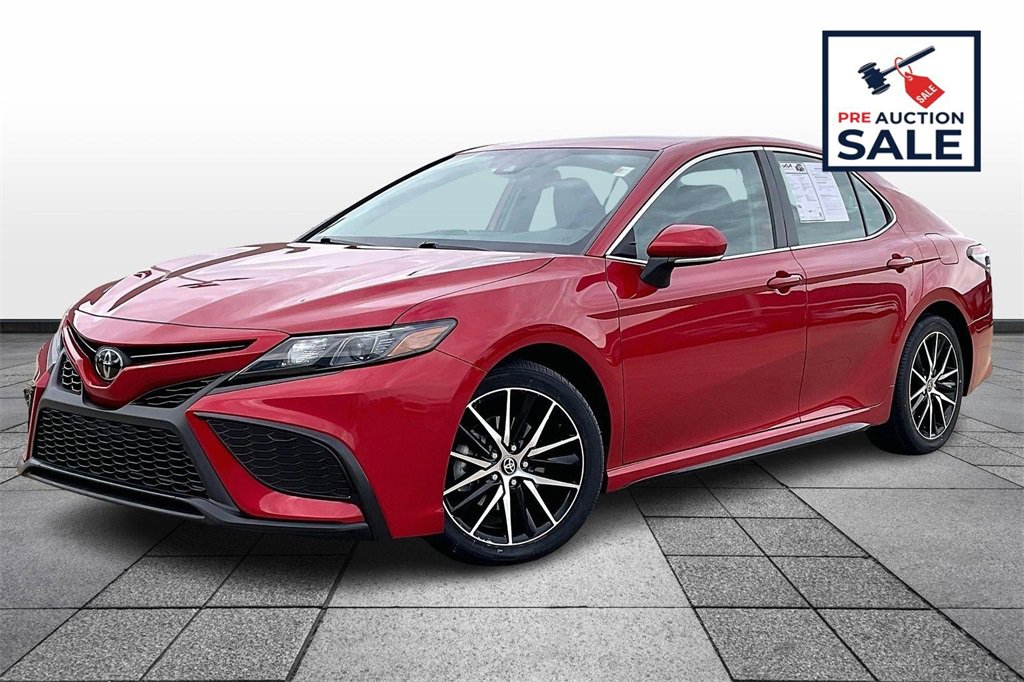 Used 2023 Toyota Camry SE image 1