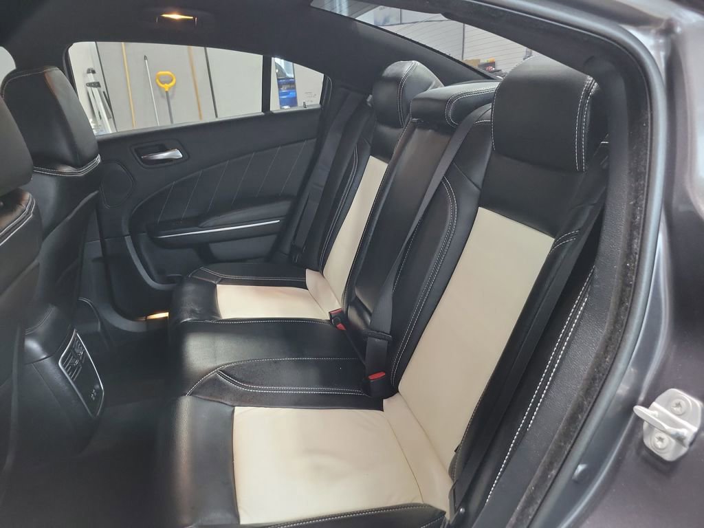 Used 2015 Dodge Charger SXT image 30