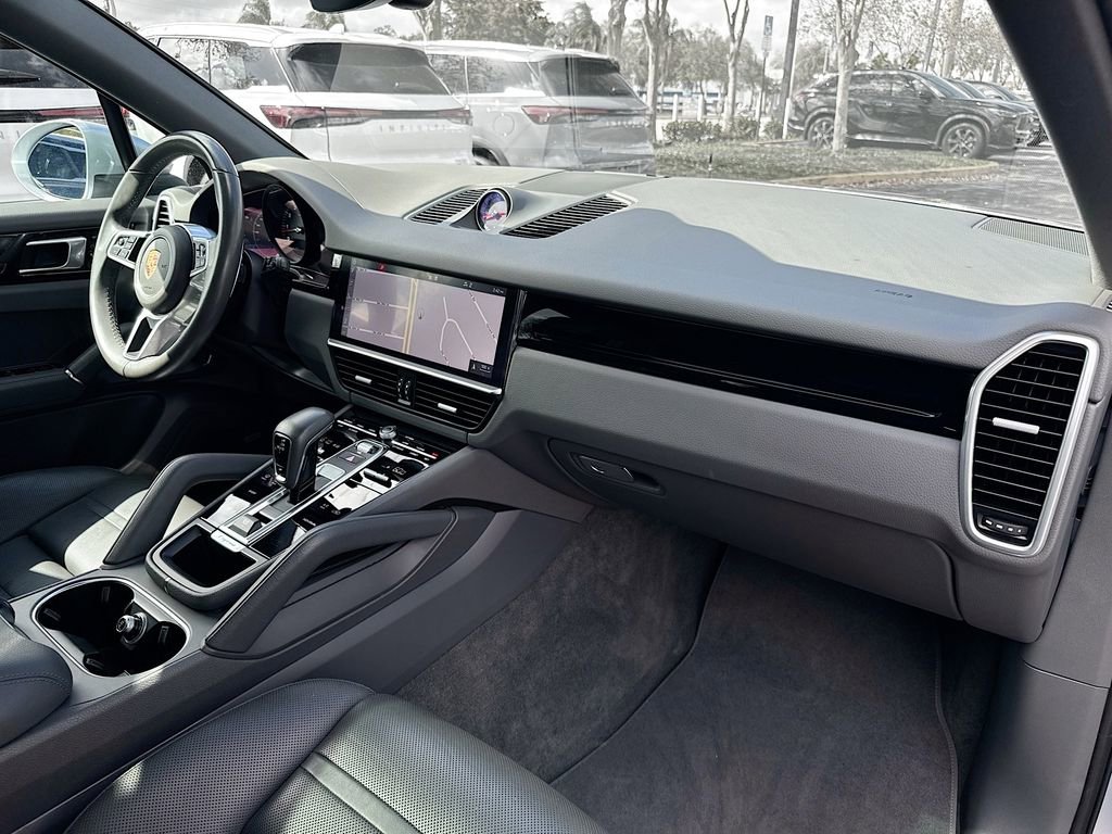 Used 2019 Porsche Cayenne Base image 32