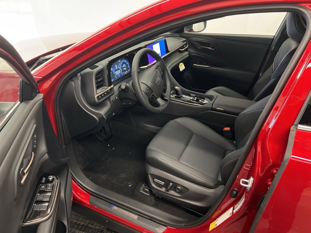 New 2025 Toyota Crown Signia image 4