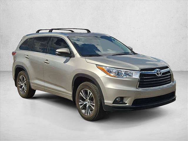 Used 2016 Toyota Highlander XLE AWD/4WD image 3
