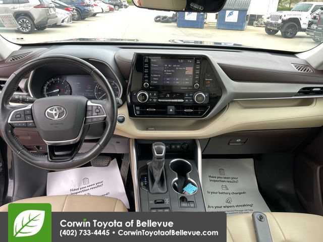 Used 2020 Toyota Highlander XLE AWD/4WD image 39