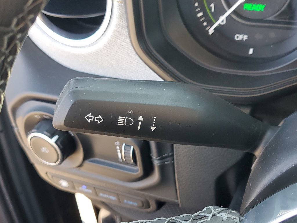 Used 2025 Jeep Wrangler Unlimited Sahara AWD/4WD image 24