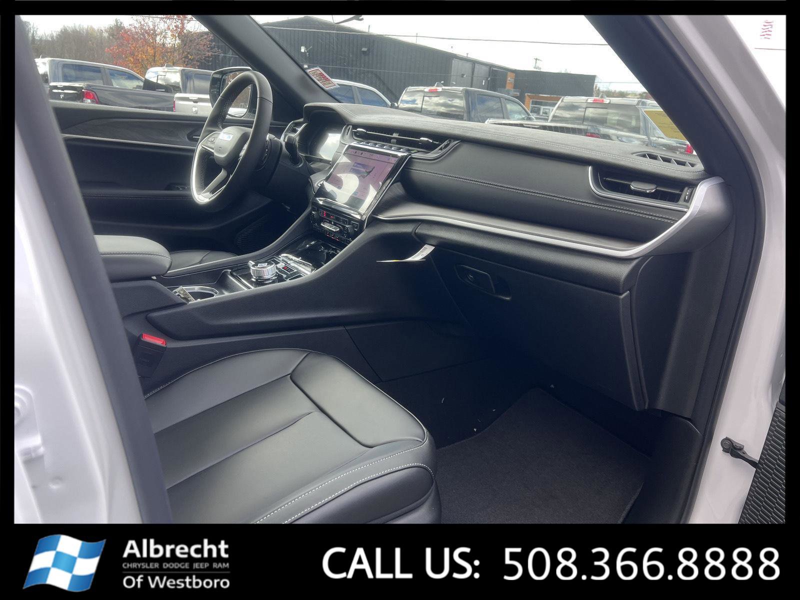 New 2025 Jeep Grand Cherokee Limited image 15