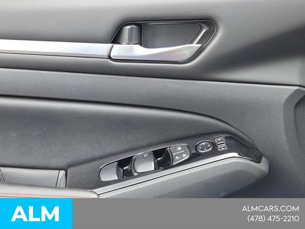 Used 2025 Nissan Altima 2.5 SR FWD image 28