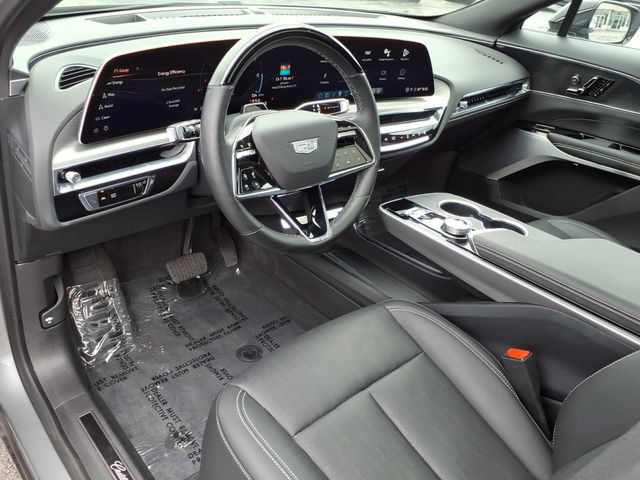 Used 2025 Cadillac Lyriq Luxury w/ LPO, Floor Liner Package AWD/4WD image 3