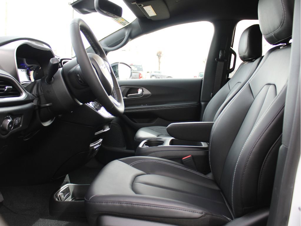 New 2026 Chrysler Pacifica Select image 11