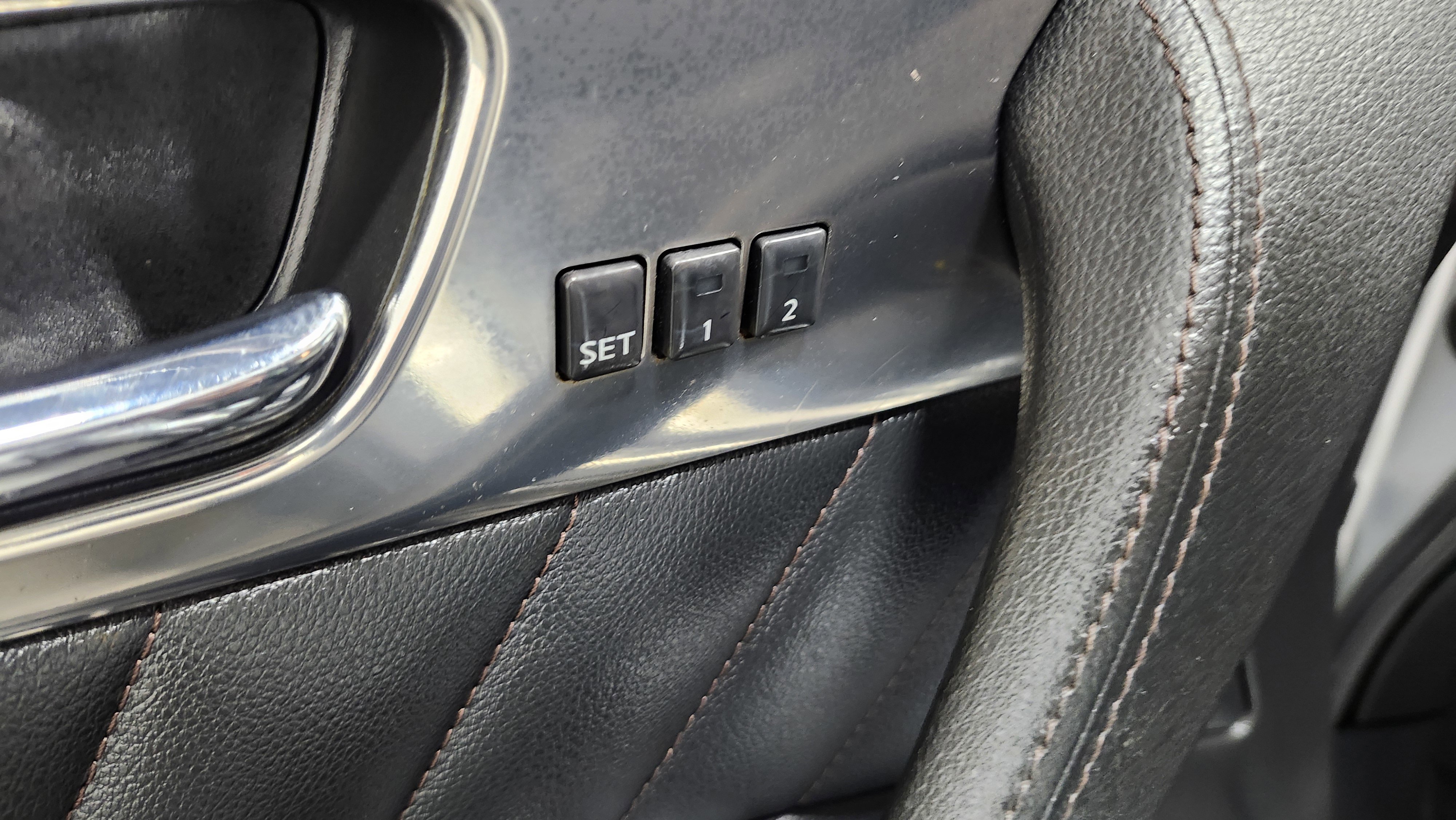 Used 2011 INFINITI FX35 AWD w/ Premium Pkg image 28