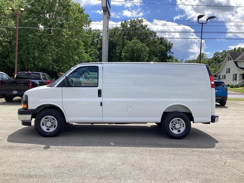 New 2026 Chevrolet Express 3500 w/ Driver Convenience Package RWD image 4