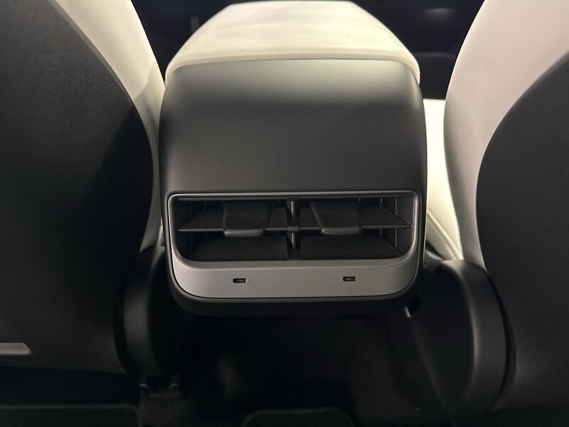 Used 2024 Tesla Model Y Performance AWD/4WD image 28