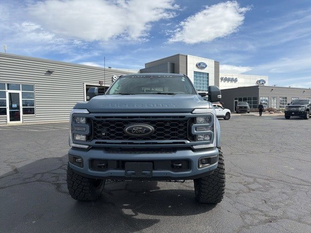 New 2026 Ford F250 Lariat w/ Black Appearance Package image 3