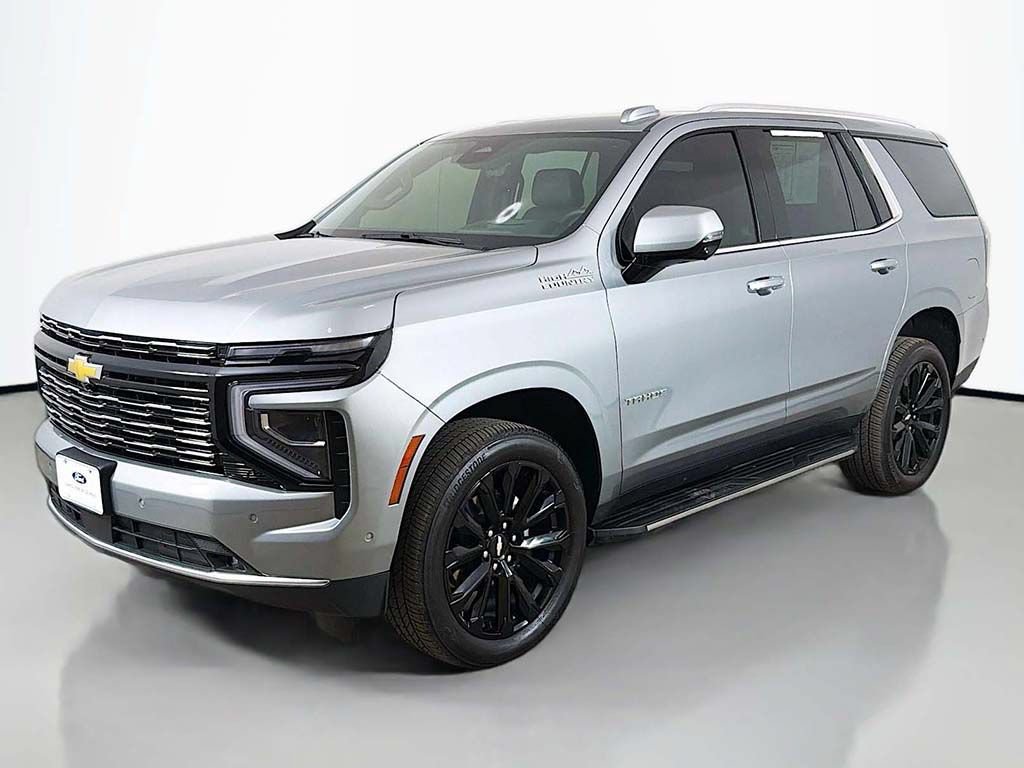 Used 2025 Chevrolet Tahoe High Country AWD/4WD image 12